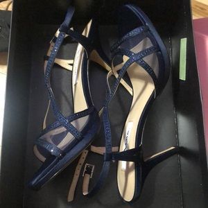 womes size 7 1/2 Nina navy blue ball room heels